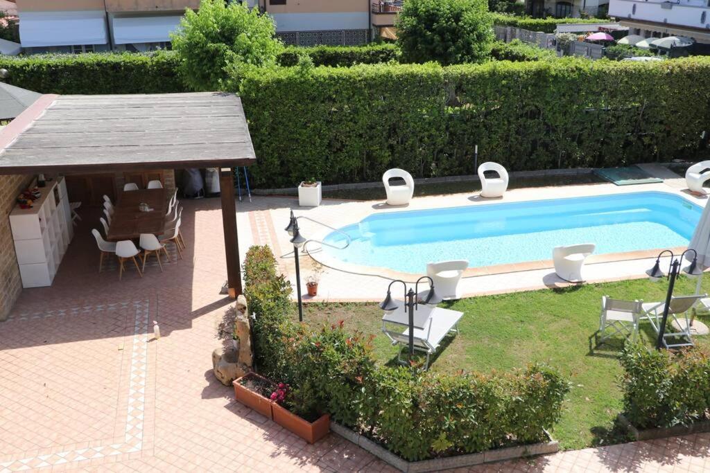 La Terrazza Sul Parco Appartamento Con Uso Piscina Torre del Lago Puccini Buitenkant foto